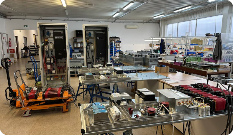 Instalaciones y taller de ensamblaje de tableros de control y variadores de frecuencia de la fábrica TWERD